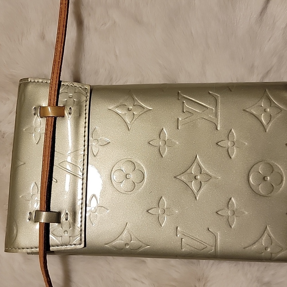 Louis Vuitton Seafoam Green Trifold  Vernis Walker Crossbody - Picture 13 of 13